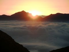 紅葉の木曽駒ヶ岳・宝剣岳を歩く・・・④早朝の日の出と雲海に浮かぶ富士山・南アルプス・八ヶ岳・御嶽山に歓喜
