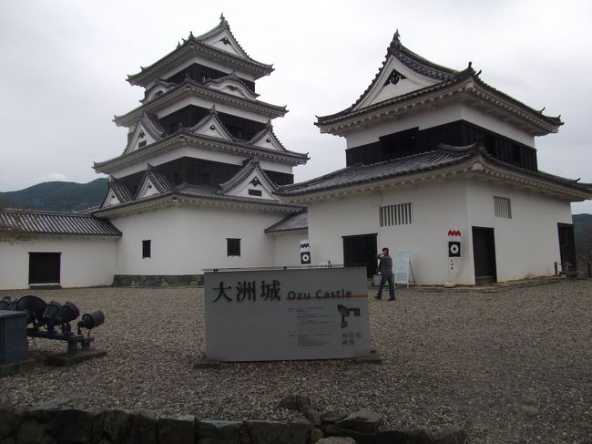 格安のピーチ松山行きが取れましたので一泊二日で海岸沿いで足摺岬へ。<br />帰りは四万十川を上って道後温泉でした。<br /><br />