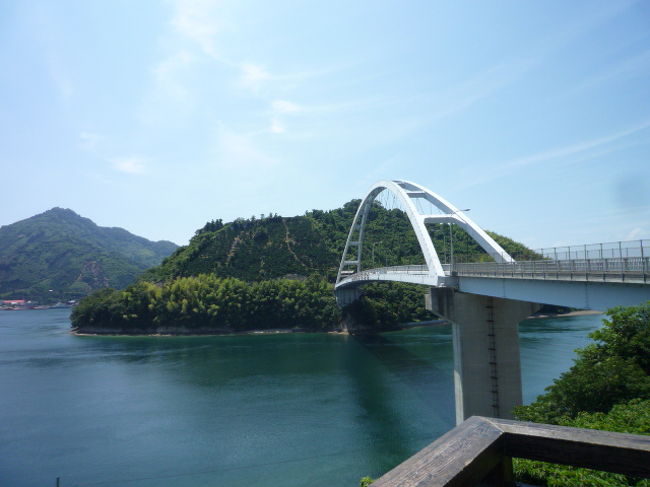 7月16日（火）グランドプリンスホテル広島を出発し、呉市へ。その後、安芸灘とびしま海道（７つの島が橋でつながっている）をドライブし、愛媛県今治市岡村島まで行き着いた。