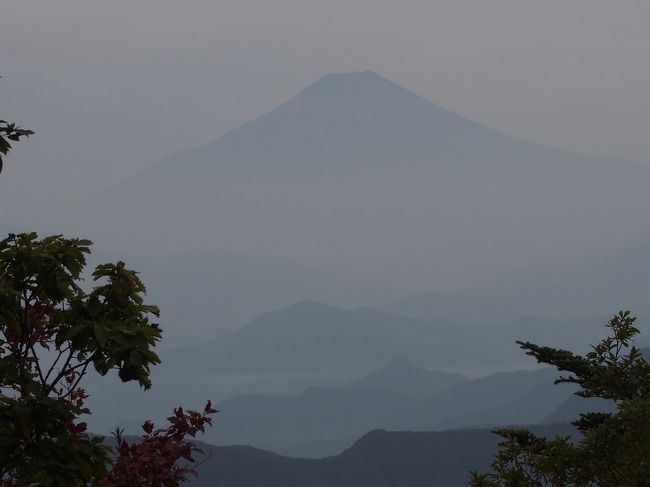 東京近郊では富士山の眺めが最高と言うことで日頃の運動不足解消を兼ねて東京都檜原村都民の森から三頭山へ日帰り登山。<br /><br />