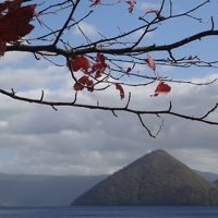 台風と初雪のはざま～紅葉の北海道①洞爺湖