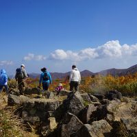 塩竃・猊鼻渓・気仙沼から栗駒山・湯沢・一関の旅（三日目）～須川温泉高原から栗駒山の初心者コースは秋真っ只中。金色に輝く地獄谷周辺の草原に青白く光る昭和湖も楽々到達です～