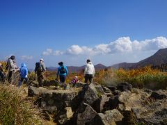 塩竃・猊鼻渓・気仙沼から栗駒山・湯沢・一関の旅（三日目）～須川温泉高原から栗駒山の初心者コースは秋真っ只中。金色に輝く地獄谷周辺の草原に青白く光る昭和湖も楽々到達です～