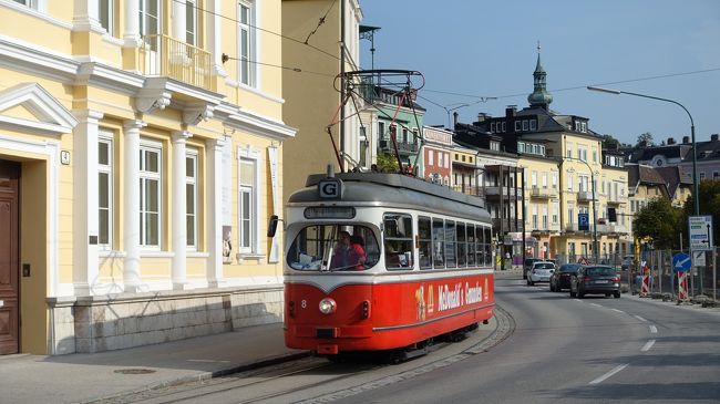 またまた路面電車の旅に出かけました。<br />今回は4カ国8都市で走る路面電車を見に行きました。(●は路面電車)<br />9月17日:成田(飛行機)→●モスクワ(飛行機)→●ウイーン(バス)→●ブラスチスラヴァ(スロバキア)<br />18日:(船)→●ウイーン(電車)→●リンツ<br />19日:(電車)→●グムンデン(電車+船)→ハルシュタット<br />20日:(電車)→バードイッシュ(電車)→●グラーツ(電車)→ザルツブルグ<br />21日:(電車)→エンバッハ→●インスブルック(夜行電車)→フィラッハ<br />22日:(バス)●ベネチア→<br />23日:(飛行機)→●モスクワ<br />24日:(飛行機)→成田