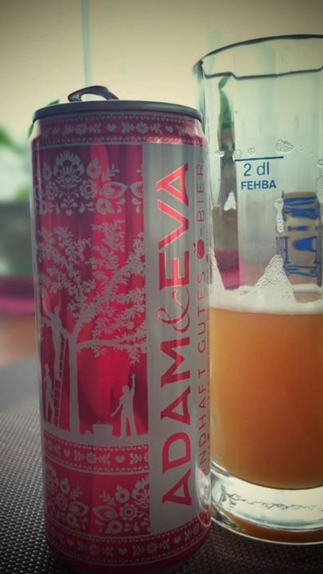 スイス北部のシャフハウゼン州の地ビールと言えば、緑色のボディに鷲がトレードマークのFALKENです。このファルケンからりんごビールが発売されていたので、早速購入してみましたよ。http://ameblo.jp/swissjoho/entry-12063473761.html