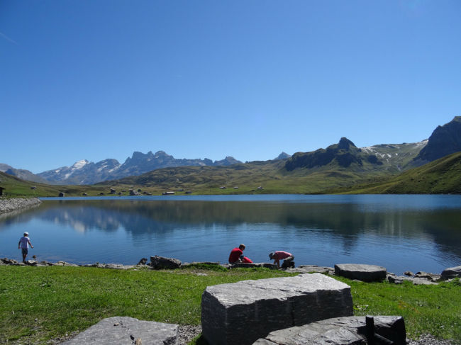 スイスで子供と共にハイキングしたいと思ってる方いらっしゃると思います。<br /> <br />8月のお天気の良いある一日に子供（2歳児）連れでハイキングに行って来たので、ご紹介！<br /><br />http://ameblo.jp/swissjoho/entry-12069476862.html