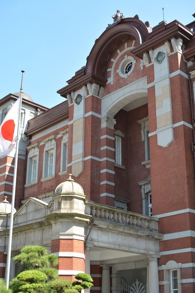 おっさん達が空母の交代の話に盛り上がって、横須賀行きを決めたのが　9月初旬です。空母ロナルド・レーガンの入港に合わ<br /><br />せて、翌週に訪問する計画を立てました。<br /><br />　どうせ行くなら　東京にも遠征しようと言うことになり、大まかなスケジュールを決めました。<br /><br />　出発　10月12日　10時PM桑名のとある駐車場集合　　横須賀へ<br /><br />　　　　10月13日　　10時から　YOKOSUKA軍港めぐり　　三笠見学　ドブ板通り散策　そのあとフリー<br /><br />　　　　10月14日　　東京へ　フリータイム　　　帰宅・・・　<br /><br />　　　　夜の東京タワーで感激したあとは、秋葉原で宴会して　夜の街を楽しんで、フリータイムを過ごしました。