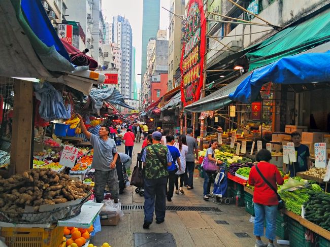 所用があり香港へ行くことになり、ついでに少しだけ観光もしてきました。1泊2日なので夜と朝の観光だけですがフルーツチャン監督の映画”紅van”(ミッドナイト・アフター)の舞台になった大埔を駆け足で見てきました。香港らしさが感じられてよかったです。