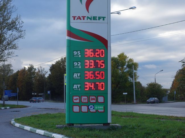エストニアのネルヴァから川を渡ってロシアに入りました。入国検査は通常通り。とくに変なところはありませんでした。ロシアに入るとガソリンの安さが目に付きます。ほかの物価はどうなのでしょうか。