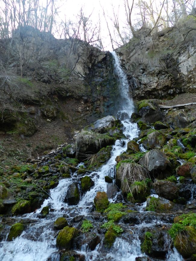 観光客で溢れていた「白糸の滝」を後にして、付近にある二つの滝『竜返しの滝』＆『千ヶ滝』を回ってみました。<br />ほとんど他の観光客もいなくて、滝風景を独り占めできました！<br />やっぱり、滝めぐりはこうでなくっちゃネ（笑）。