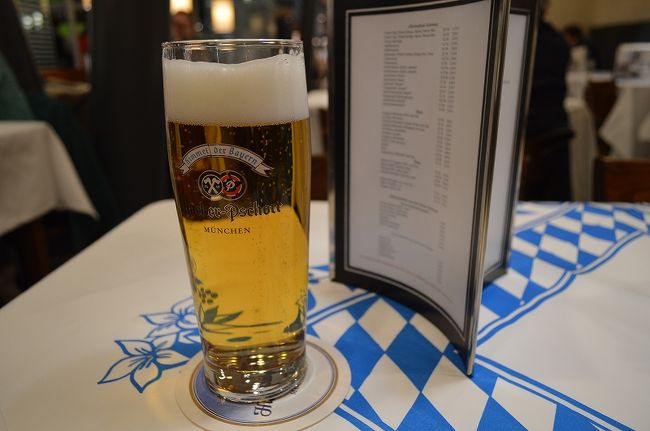 初のヨーロッパ旅行。初日はほぼ移動で終わりましたが、ミュンヘン中央駅で、美味しいビールとソーセージを堪能しました。