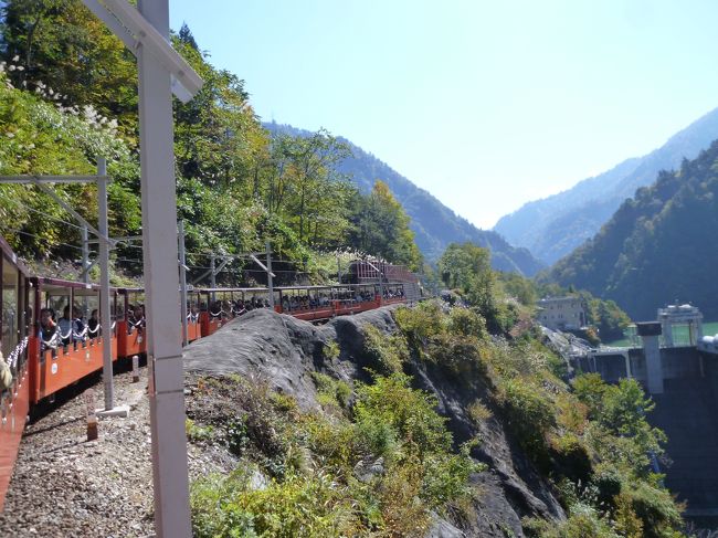 念願だった黒部峡谷・トロッコ列車に乗車しました。宇奈月駅と鐘釣駅を往復し、紅葉に彩られた峡谷の絶景を車内から楽しみました。