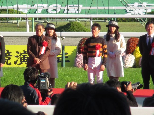 ２週連続となる京都競馬場でのＧ１観戦<br /><br />菊花賞でサブちゃんの愛馬が勝ち<br />公言通り「まつり」を生熱唱<br /><br />盛り上がったなぁ<br />