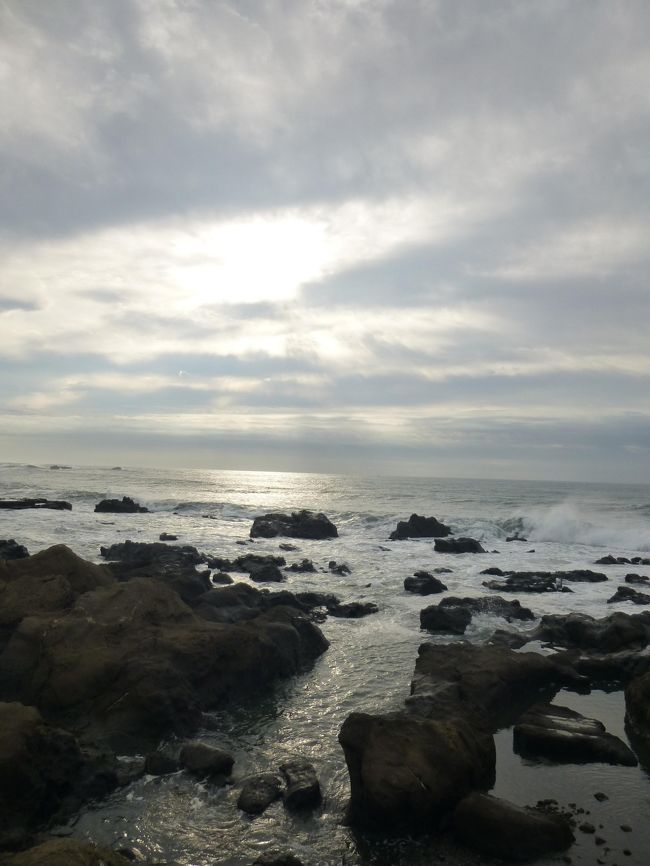 暑さも落ち着いてきた9月<br /><br />夏の終わりの海岸とか、空気の澄んだ絶景の岬とか、温泉にも行きたいけど、渋滞必至のシルヴァー・ウィーク、遠出はちょっと・・・<br /><br />千葉は？でも温泉のイメージってないなぁ・・・<br />と思っていたらあったあった<br /><br />が、さすが連休、温泉宿はどこもいっぱい・・・<br />でも立ち寄り湯って手がある！<br /><br />よしっ、千葉に行こう！