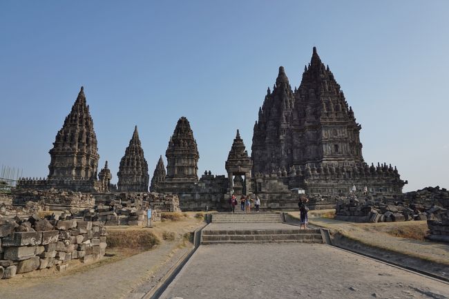 青空にそびえ立つ聖堂群！世界遺産プランバナン　インドネシア・シンガポールの旅3-5