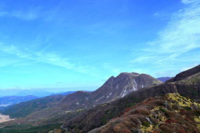 　例年より早く見ごろを迎えた九州の紅葉。<br />　くじゅう連山もすでに先週に見頃が終わったという報道に、それを確かめるため、筋湯から牧ノ戸、沓掛山へと登りました。