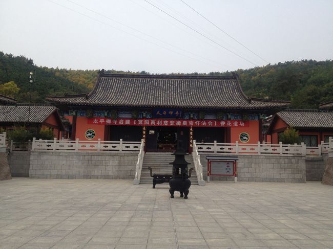 太平禅寺は山東省威海市経区華夏路一号龍山に位置しております。唐朝武周時期に太平皇女ために法号洪智の東遊僧の手で作り、今まで1300の歴史があります。<br />太平禅寺は仏教の禅宗流派です。