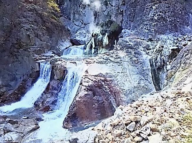 10月25日、日光市の旧栗山村の「奥鬼怒　湯沢噴泉塔」の探検に行って来ました。<br /><br />この「噴泉塔」は、私にとって、訪ねてみたいと長年願っていた温泉の聖地です！<br /><br />噴泉塔は、２年前に、洪水で全部流されましたが、今回かなり復活していて、以前を知る人から聞くと、大体以前と同じ規模に育っているということです。<br />