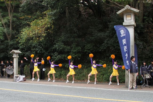 今年も愛知県名古屋市の熱田神宮から伊勢神宮までの全日本大学駅伝大会が行われました、天気は曇りでした、優勝大学は東洋大学でしたがまず応援団の写真と動画を載せますが大会結果も添付致します。<br />http://rabiru.com/6010<br />