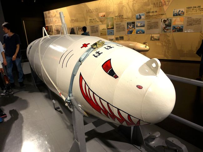 ミュージアムショップであきしおカレーの昼食を頂いたあとは、てつのくじら館（海上自衛隊呉資料館）を見学します。<br /><br />無料で見学できる海上自衛隊のＰＲ施設では、安倍首相が意欲を示す機雷掃海に関する展示が主で、期待していた潜水艦あきしおの艦内は全て写真撮影禁止でがっかりでした。<br />