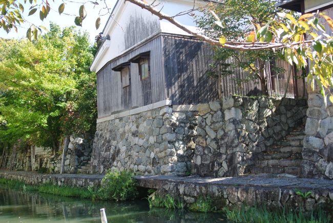 １０月の土日に滋賀県の琵東地区に旅行に行ってきました。古い町の町歩きが中心です。子どもと一緒ですが、船にのったり、ロープーウェイに乗ったり、乗り物に乗ることで飽きさせず、町並み歩きを楽しむことができました。