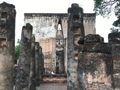 10月連休にタイへ世界遺産を見に行く　③スコータイ遺跡満喫後編　雨の中城壁外の遺跡周れるだけ周ってみる