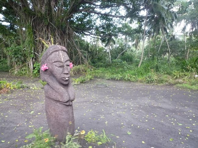 ソロモンから、クリスマスの休暇を利用してバヌアツへ行ってきました。<br />隣の同じ島国でもあるのに、どうも、こんなに違うのか？！と色んな意味で刺激になりました。<br /><br />ほぼほぼ、飲んだくれの旅だったけど、とってもリフレッシュ出来て、ステキなクリスマスとなりました。<br /><br />旅行の行程は、ポートヴィラ → タンナ島 → サント島 → ポートヴィラ　と、国内移動も多めでしたけど、本当に満喫！！！<br /><br />今回は、タンナ編、サント編、ポートヴィラ編の三本でお送りしたいと思います。