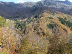 中里を通り秋山郷で紅葉をめでる