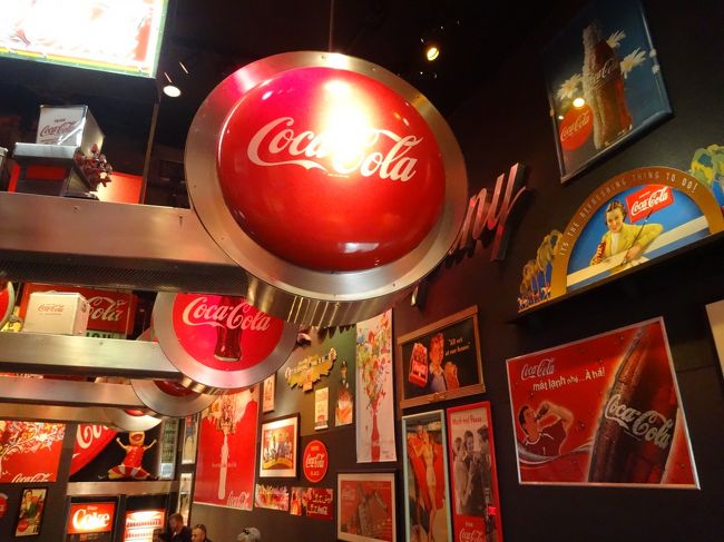 「ワールド・オブ・コカコーラ」は「コカコーラ」の生まれ故郷である「アトランタ」にある「コカコーラの歴史」を知ることのできる「博物館」です。<br /><br />「コカコーラ」は「１９世紀」に「ジョン・ペンバートン薬剤師」によって発明され、当初は「微量のコカイン」が入ってました。<br /><br />「世界中で販売されている個性あるコカコーラ」を「試飲」し比較することができます。