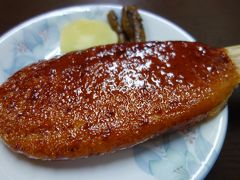 名物の「おかめ五平」を食べに60年ぶりの鳳来寺山に。