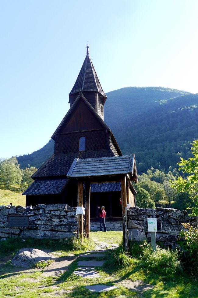 2015.8ノルウエーフィヨルドドライブ1771km 34-Urnesのスターヴ（木造，樽板）教会