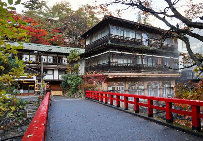 群馬温泉旅、２泊目は四万温泉です。<br />文化財にも指定されている積善館本館は、長年の憧れの湯宿。<br />あの「元禄の湯」も満喫、極上の時間でした。