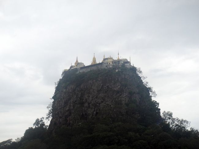 10月31日　旅行4日目。<br />今日はバガンからｼｮｰﾄﾄﾘｯﾌﾟでポッパ山に出かけます。さて、天空のお寺から見える風景は…オヤジわくわくします。