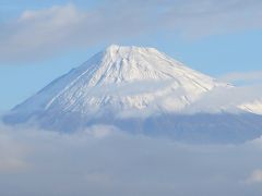 ０１．初冬の三島の散歩道　真っ白に雪化粧をした富士山