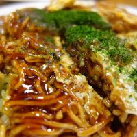 広島の晩飯。もちろん，お好み焼きです。本場もんは，やっぱ，うまい。