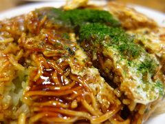 広島の晩飯。もちろん，お好み焼きです。本場もんは，やっぱ，うまい。