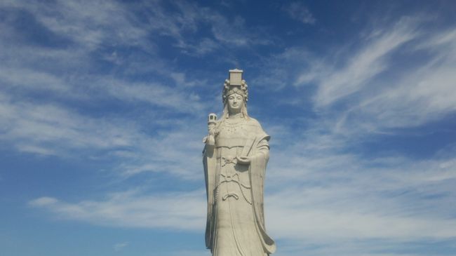 台湾の離島、馬祖島をレンタバイクで一回り。中国大陸に近く、かっては最前線の島の要塞が今では、ちょっとした観光地になっています。サイクルツーリングや釣り客も多く訪れているようで、台北から現地への飛行機はほぼ満席。<br /><br />※台北ー馬祖間のフライトは北竿、南竿いずれも5,000〜8,000円/片道程度<br />(便の変更等、条件により増減)