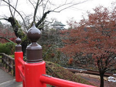 【 曳屋工事が 終了し 着座した 「弘前城」 を訪れてみました 】 + 紅葉が綺麗でした。  弘前市　青森県