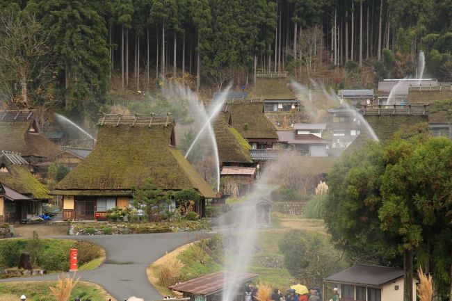 美山かやぶきの里では毎年<br />5月20日と12月1日に放水訓練を<br />行っています<br />私も時々行ってます<br />今回はいい場所陣取れました<br />おまけに中国人のブライダルにも<br />里で出くわしました<br />うん　中々いい旅になりました