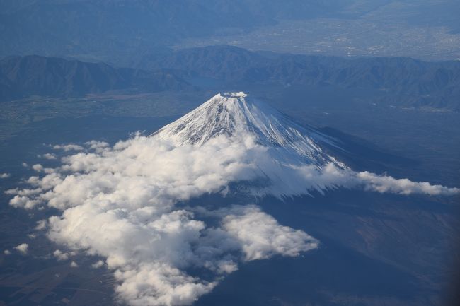 羽田空港から高知空港まで空の旅をお届けします。比較的天候に恵まれ、富士山の冠雪も多くなりました。航路上は比較的晴れていて、地上がよく見えました。