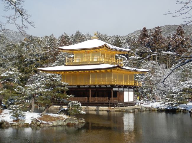 過去の旅行を思い出しつつ整理，作成した回顧録兼備忘録．<br />作成中に再発見もあり，再訪のきっかけになるやも．<br /><br />毎冬恒例の京都の非公開文化財特別公開「京の冬の旅」．2014年は第48回だった．<br />2011年，2012年に続き3回目の公開にあわせた入京となる．<br />京の冬の旅の特別公開は拝観料\600，10:00〜16:00(一部例外あり)．<br />この年の京の冬の旅は訪問済箇所が多かったので，未訪問重文を何件か含めての旅とした．<br />初日は妙心寺・仁和寺・龍安寺に続き北野から二条城へ．<br />2日目，朝起きると街は雪化粧．それなら雪の金閣だ！ということで3年ぶりに鹿苑寺拝観．