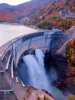 立山黒部アルペンルート12  黒部ダム・黒部湖　堤高186ｍは日本一　☆ダムえん堤を歩いて