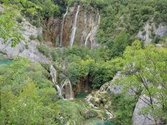 2015年夏【10】ANAﾋﾞｼﾞﾈｽｸﾗｽで行くアドリア海のきらめきと美しき街々を訪ねるスロヴェニア・クロアチア紀行（絶景！エメラルド・グリーンの湖底に吸い込まれそうな「世界遺産」プリトゥヴィｯﾂェ）