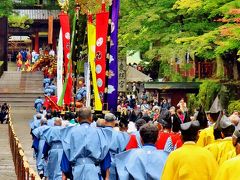 日光11　東照宮　〔百物揃千人武者行列〕 H　還御2/3　☆大勢が神輿を先導して