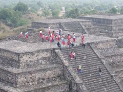 メキシコシティーで15時間のトランジット テオティワカン遺跡へ