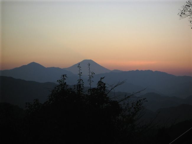紅葉目的で高尾山に行ってきました。<br />登りやすい山なので，また気分転換に登りたいなあ，と思いました。