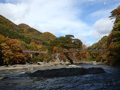 紅葉で楽しむ『吹割の滝』