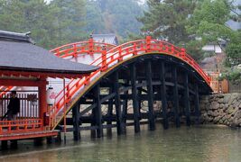 2015秋、厳島神社と出雲大社(5/17)：厳島神社(5)：回廊、獅子像、太鼓橋、スケッチ展