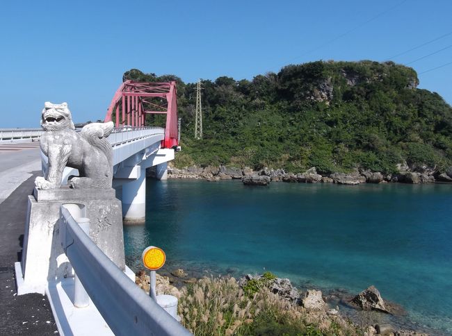 １に続いて海中道路付近をドライブします<br />沖縄自動車道を許田ＩＣから乗って、沖縄北ＩＣでおり<br />勝連城、屋慶名海峡、海中道路、平安義島、宮城島、伊計島と<br />行く予定で出かけます<br /><br />写真は伊計島に架かる伊計大橋