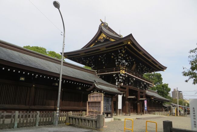 2015秋、尾張一之宮・真清田神社(5/6)：三八稲荷神社、拝殿、赤い鳥居列、蕃塀、狛狐